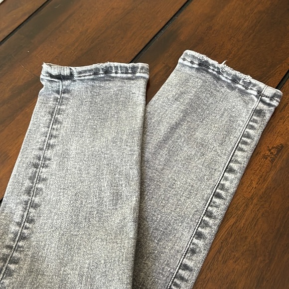 American Eagle Ripped Jeans - Picture 6 of 8